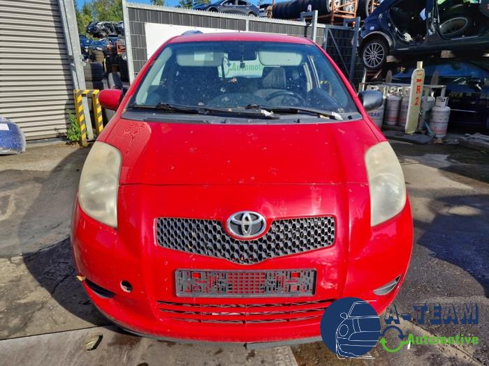Toyota Yaris II 1.3 16V VVT-i Sloopvoertuig (2007, Rood)