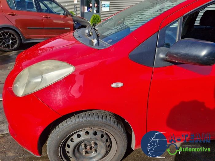 Toyota Yaris II 1.3 16V VVT-i Sloopvoertuig (2007, Rood)