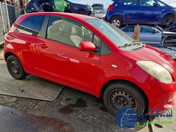 Toyota Yaris II 1.3 16V VVT-i Sloopvoertuig (2007, Rood)