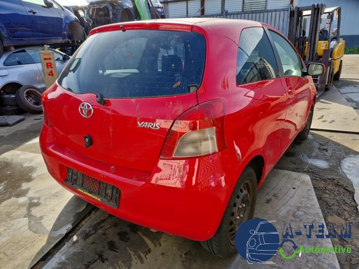 Toyota Yaris II 1.3 16V VVT-i Sloopvoertuig (2007, Rood)