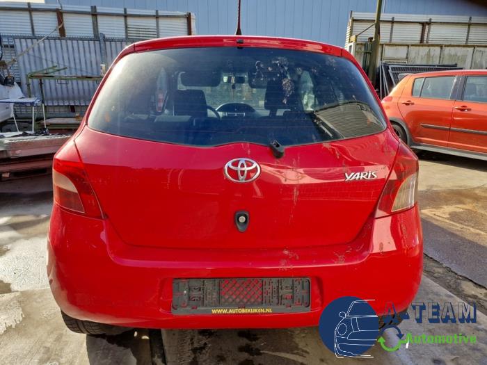 Toyota Yaris II 1.3 16V VVT-i Sloopvoertuig (2007, Rood)