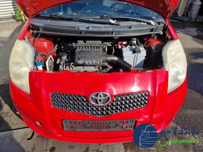 Toyota Yaris II 1.3 16V VVT-i Sloopvoertuig (2007, Rood)