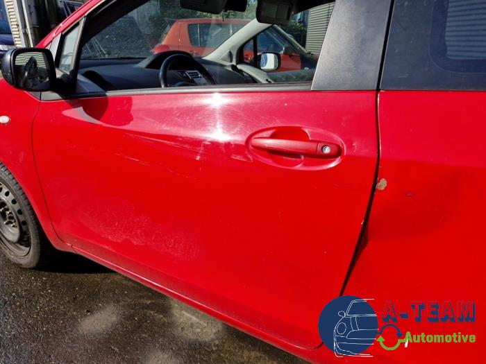 Toyota Yaris II 1.3 16V VVT-i Sloopvoertuig (2007, Rood)
