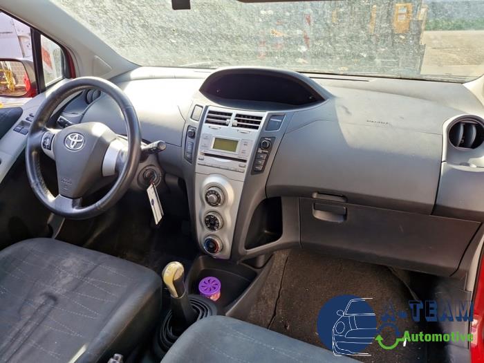 Toyota Yaris II 1.3 16V VVT-i Sloopvoertuig (2007, Rood)