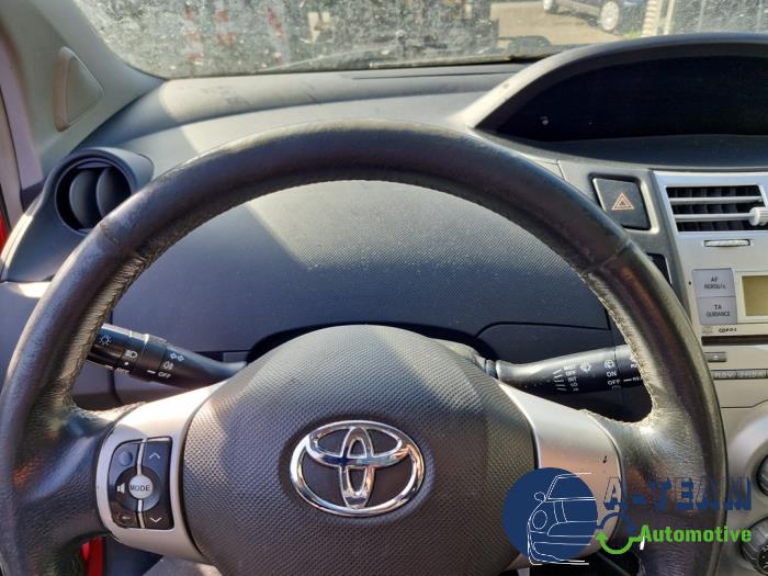 Toyota Yaris II 1.3 16V VVT-i Sloopvoertuig (2007, Rood)