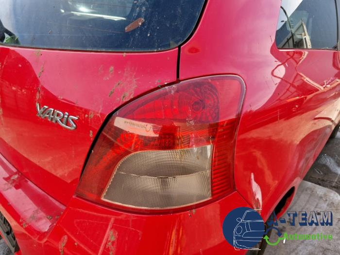 Toyota Yaris II 1.3 16V VVT-i Sloopvoertuig (2007, Rood)