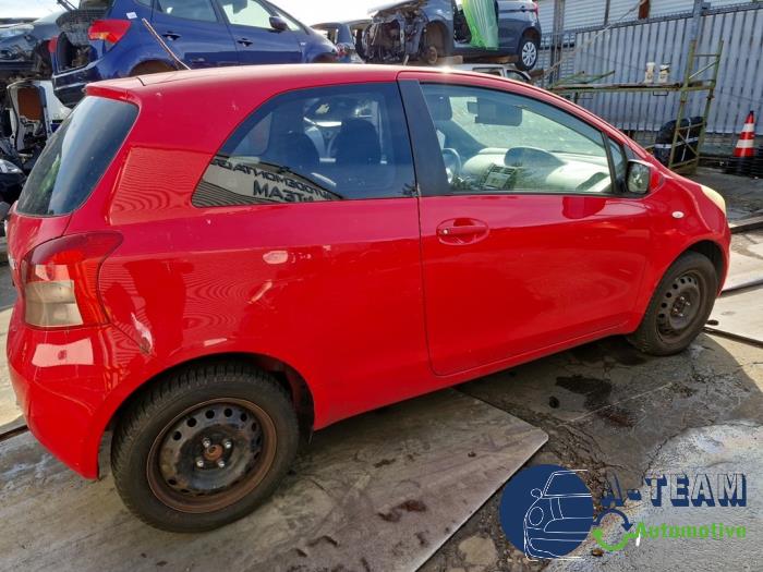Toyota Yaris II 1.3 16V VVT-i Sloopvoertuig (2007, Rood)