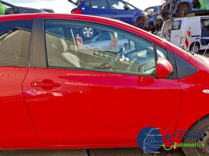 Toyota Yaris II 1.3 16V VVT-i Sloopvoertuig (2007, Rood)