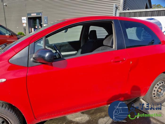 Toyota Yaris II 1.3 16V VVT-i Sloopvoertuig (2007, Rood)