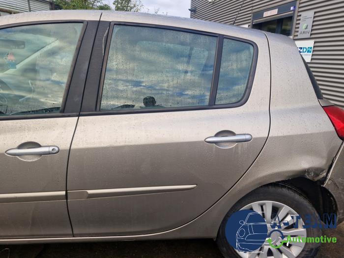 Renault Clio III 1.2 16V 75 Sloopvoertuig (2011, Beige)