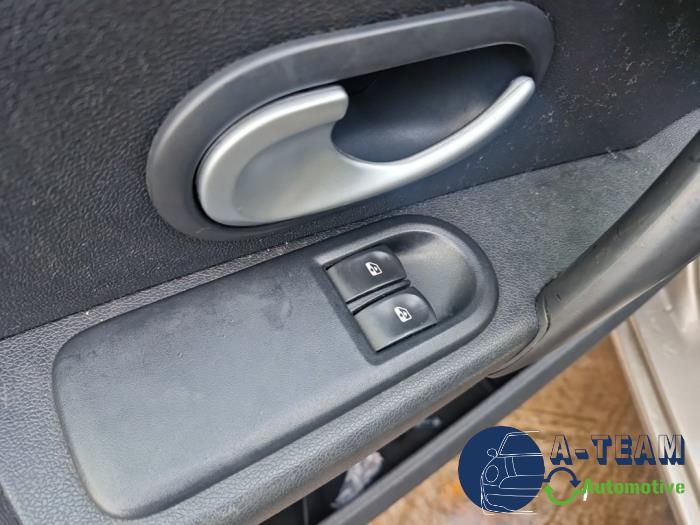 Renault Clio III 1.2 16V 75 Sloopvoertuig (2011, Beige)