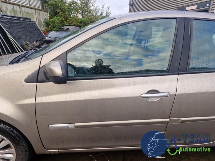 Renault Clio III 1.2 16V 75 Sloopvoertuig (2011, Beige)