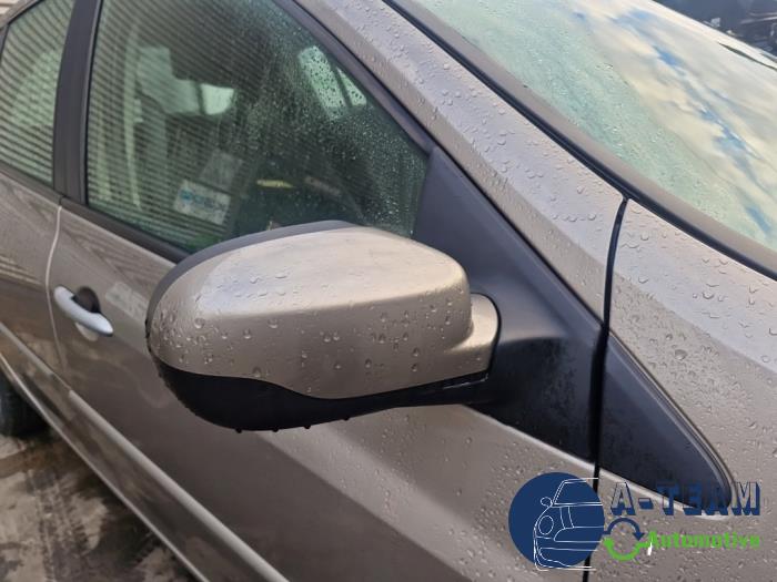 Renault Clio III 1.2 16V 75 Sloopvoertuig (2011, Beige)