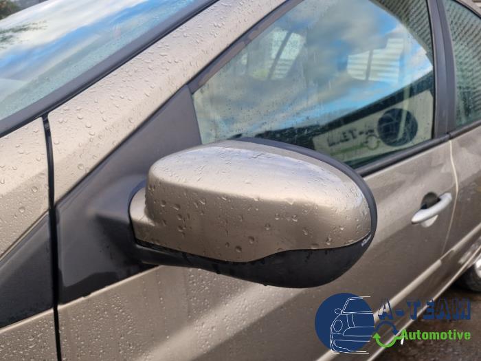 Renault Clio III 1.2 16V 75 Sloopvoertuig (2011, Beige)