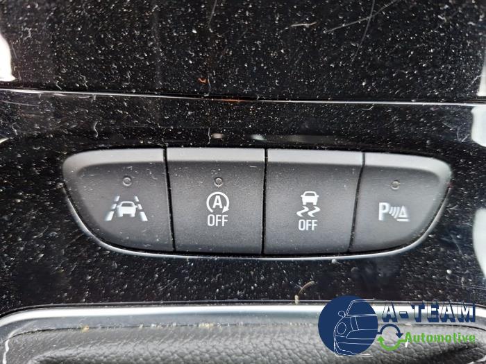 Opel Astra K 1.2 Turbo 12V Sloopvoertuig (2020, Rood)