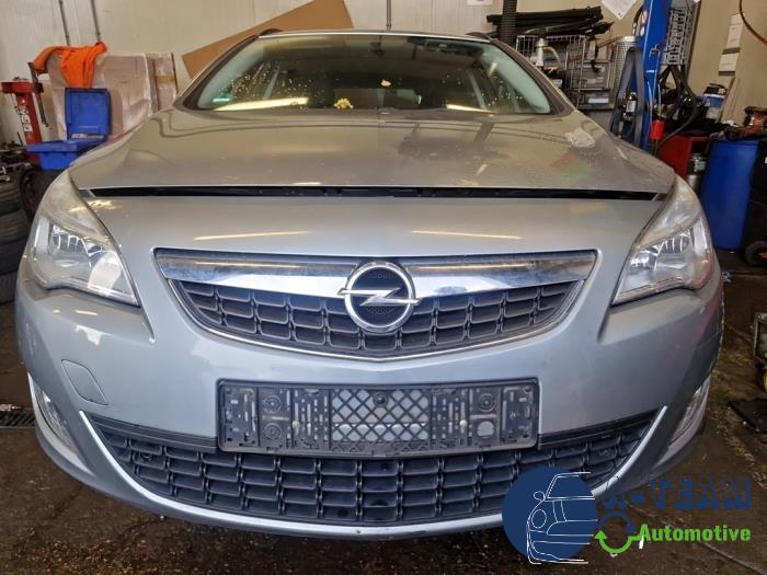 Opel Astra J Sports Tourer 1.4 16V ecoFLEX Sloopvoertuig (2011, Grijs)
