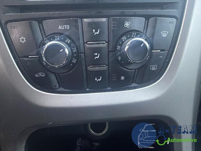 Opel Astra J Sports Tourer 1.4 16V ecoFLEX Sloopvoertuig (2011, Grijs)