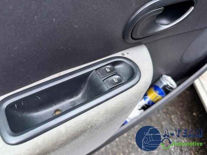 Renault Clio III 1.2 16V 75 Sloopvoertuig (2009, Wit)