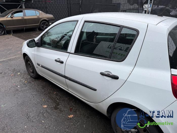 Renault Clio III 1.2 16V 75 Sloopvoertuig (2009, Wit)