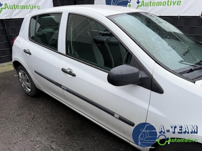 Renault Clio III 1.2 16V 75 Sloopvoertuig (2009, Wit)
