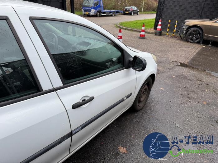 Renault Clio III 1.2 16V 75 Sloopvoertuig (2009, Wit)