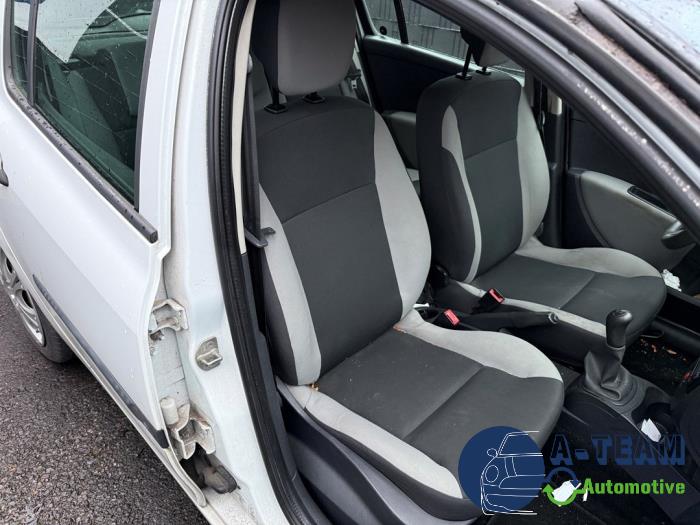 Renault Clio III 1.2 16V 75 Sloopvoertuig (2009, Wit)