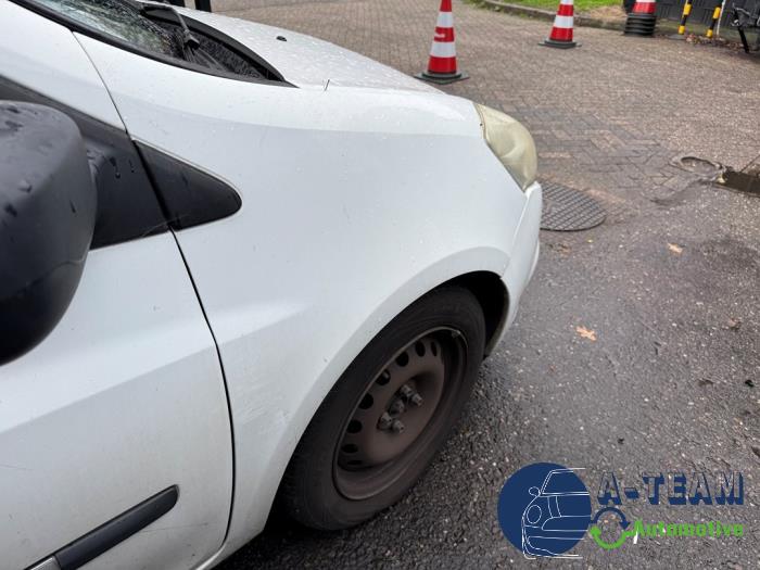 Renault Clio III 1.2 16V 75 Sloopvoertuig (2009, Wit)