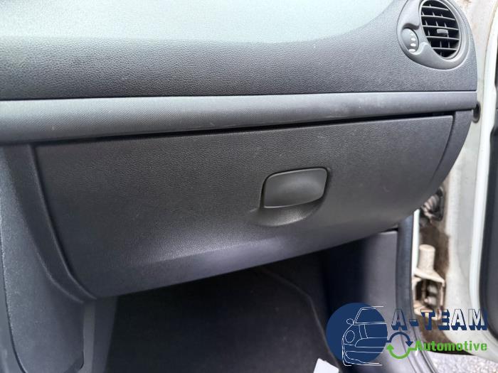 Renault Clio III 1.2 16V 75 Sloopvoertuig (2009, Wit)