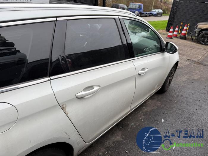 Peugeot 308 SW 1.2 12V e-THP PureTech 130 Sloopvoertuig (2017, Wit)