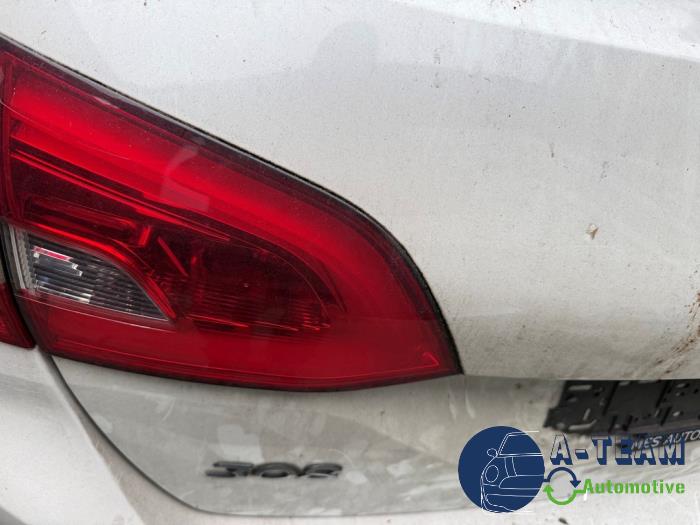 Peugeot 308 SW 1.2 12V e-THP PureTech 130 Sloopvoertuig (2017, Wit)