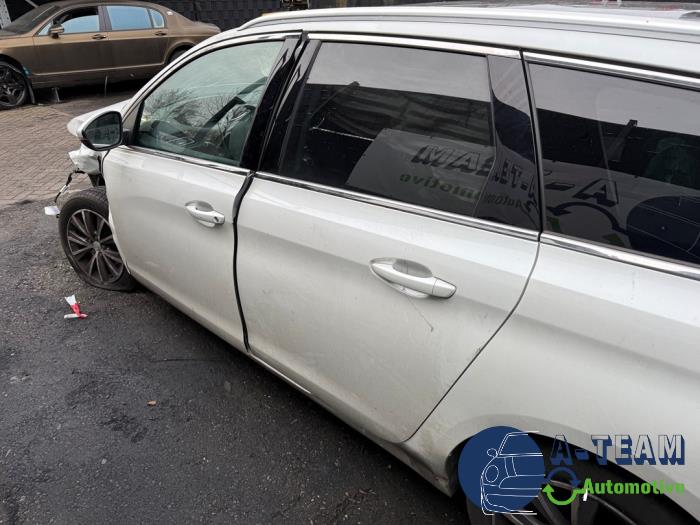 Peugeot 308 SW 1.2 12V e-THP PureTech 130 Sloopvoertuig (2017, Wit)