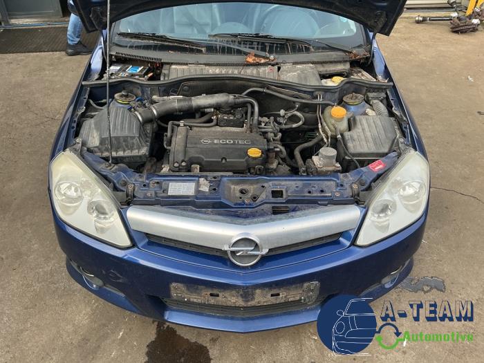 Opel Tigra Twin Top 1.4 16V Sloopvoertuig (2004, Blauw)