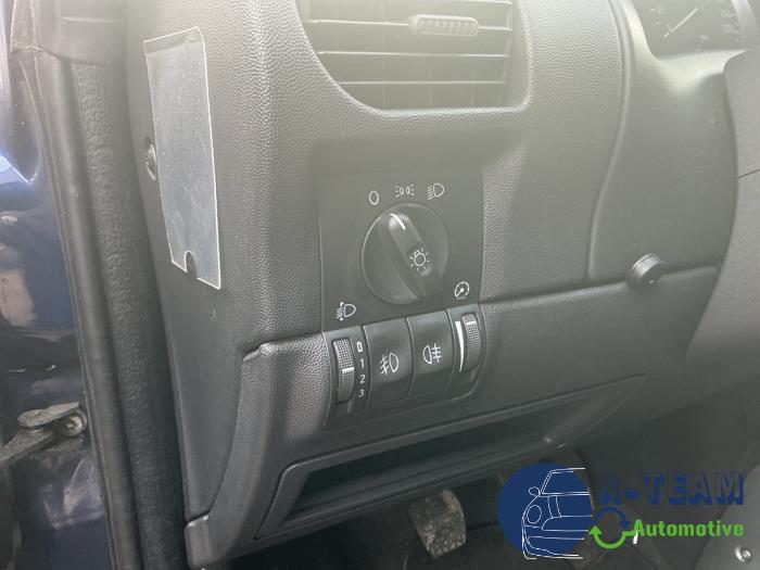 Opel Tigra Twin Top 1.4 16V Sloopvoertuig (2004, Blauw)