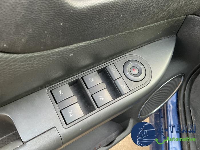 Opel Tigra Twin Top 1.4 16V Sloopvoertuig (2004, Blauw)