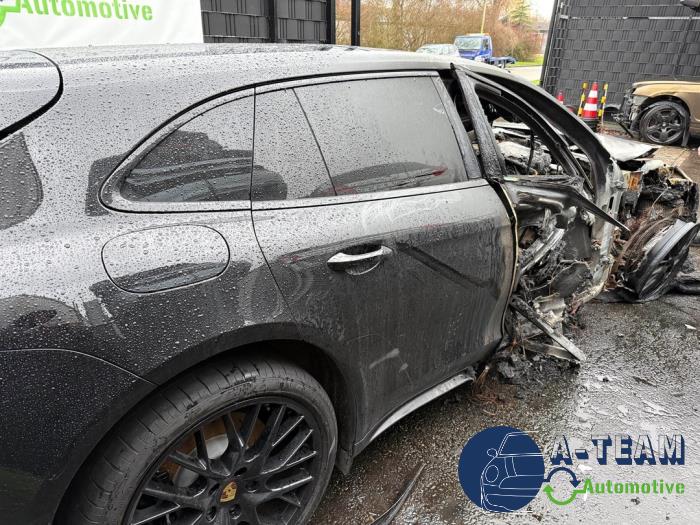 Porsche Panamera Sport Turismo 2.9 V6 24V 4 E-Hybrid Sloopvoertuig (2017, Zwart)