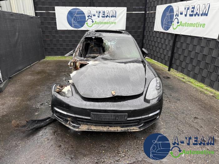 Porsche Panamera Sport Turismo 2.9 V6 24V 4 E-Hybrid Sloopvoertuig (2017, Zwart)