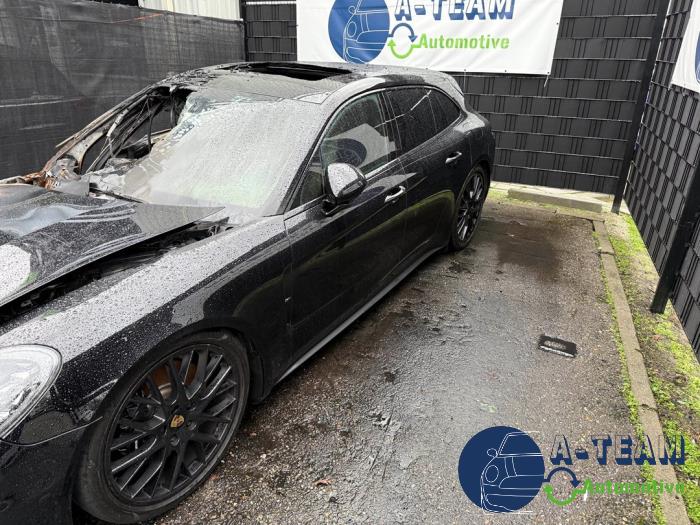 Porsche Panamera Sport Turismo 2.9 V6 24V 4 E-Hybrid Sloopvoertuig (2017, Zwart)