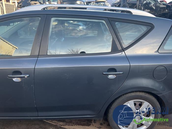 Kia Cee'd Sporty Wagon 1.6 CVVT 16V Sloopvoertuig (2008, Grijs)