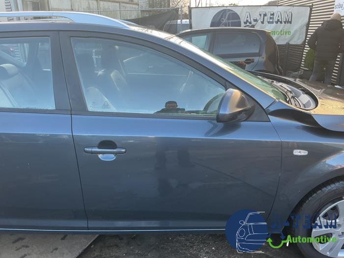 Kia Cee'd Sporty Wagon 1.6 CVVT 16V Sloopvoertuig (2008, Grijs)