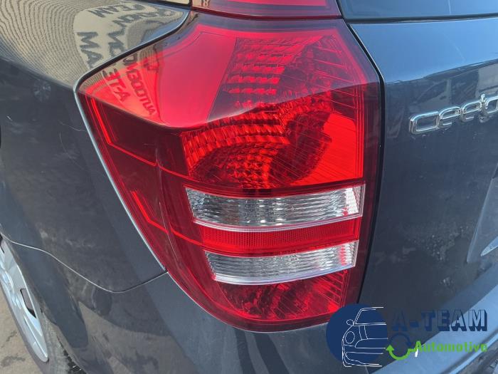 Kia Cee'd Sporty Wagon 1.6 CVVT 16V Sloopvoertuig (2008, Grijs)