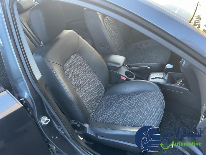 Kia Cee'd Sporty Wagon 1.6 CVVT 16V Sloopvoertuig (2008, Grijs)