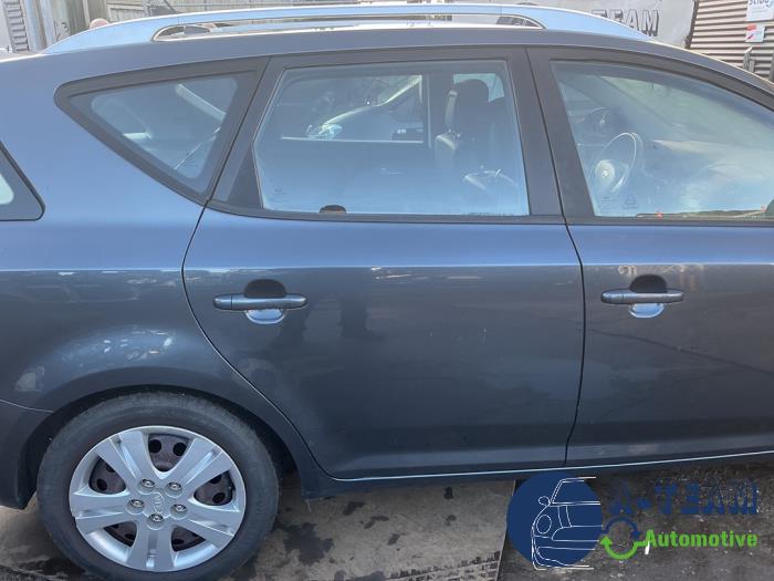 Kia Cee'd Sporty Wagon 1.6 CVVT 16V Sloopvoertuig (2008, Grijs)