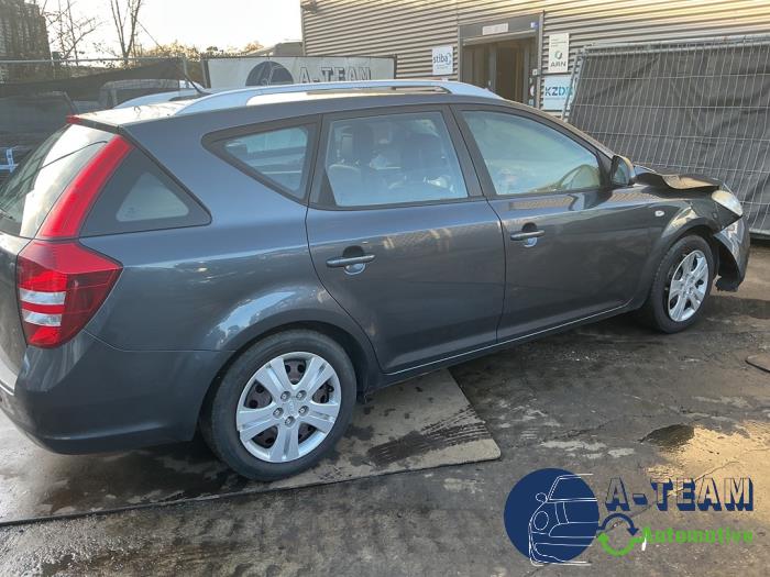Kia Cee'd Sporty Wagon 1.6 CVVT 16V Sloopvoertuig (2008, Grijs)