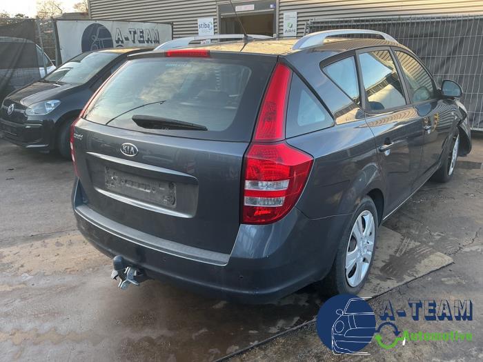 Kia Cee'd Sporty Wagon 1.6 CVVT 16V Sloopvoertuig (2008, Grijs)