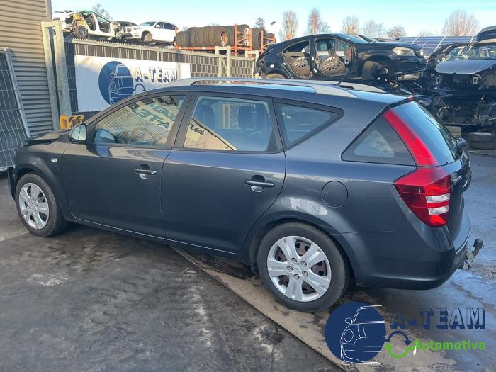 Kia Cee'd Sporty Wagon 1.6 CVVT 16V Sloopvoertuig (2008, Grijs)