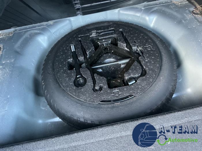 Kia Cee'd Sporty Wagon 1.6 CVVT 16V Sloopvoertuig (2008, Grijs)