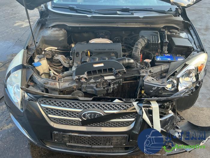 Kia Cee'd Sporty Wagon 1.6 CVVT 16V Sloopvoertuig (2008, Grijs)