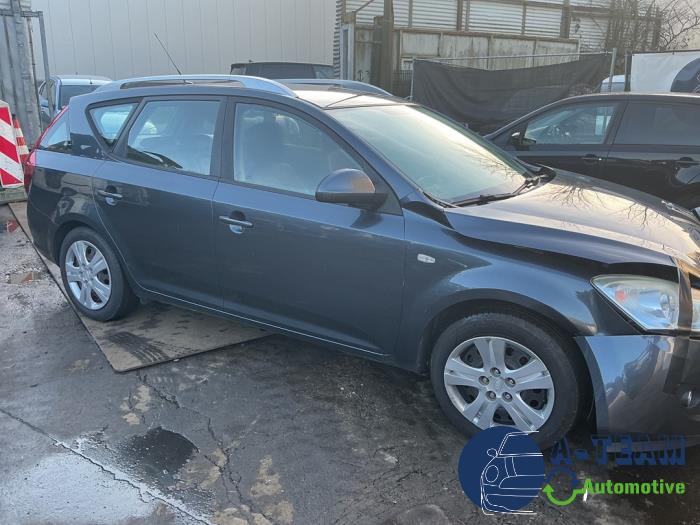 Kia Cee'd Sporty Wagon 1.6 CVVT 16V Sloopvoertuig (2008, Grijs)