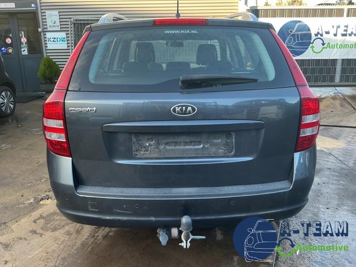 Kia Cee'd Sporty Wagon 1.6 CVVT 16V Sloopvoertuig (2008, Grijs)