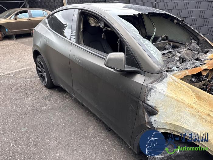 Tesla Model Y Long Range,Performance Sloopvoertuig (2023, Zwart)